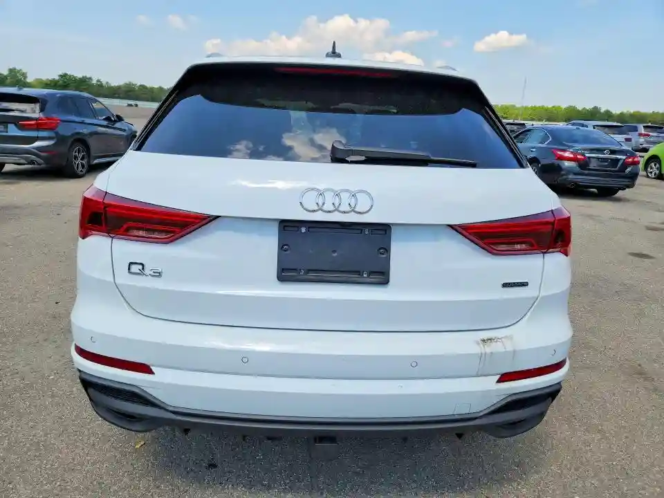 WA1EECF39R1077090 2024 AUDI Q3-5