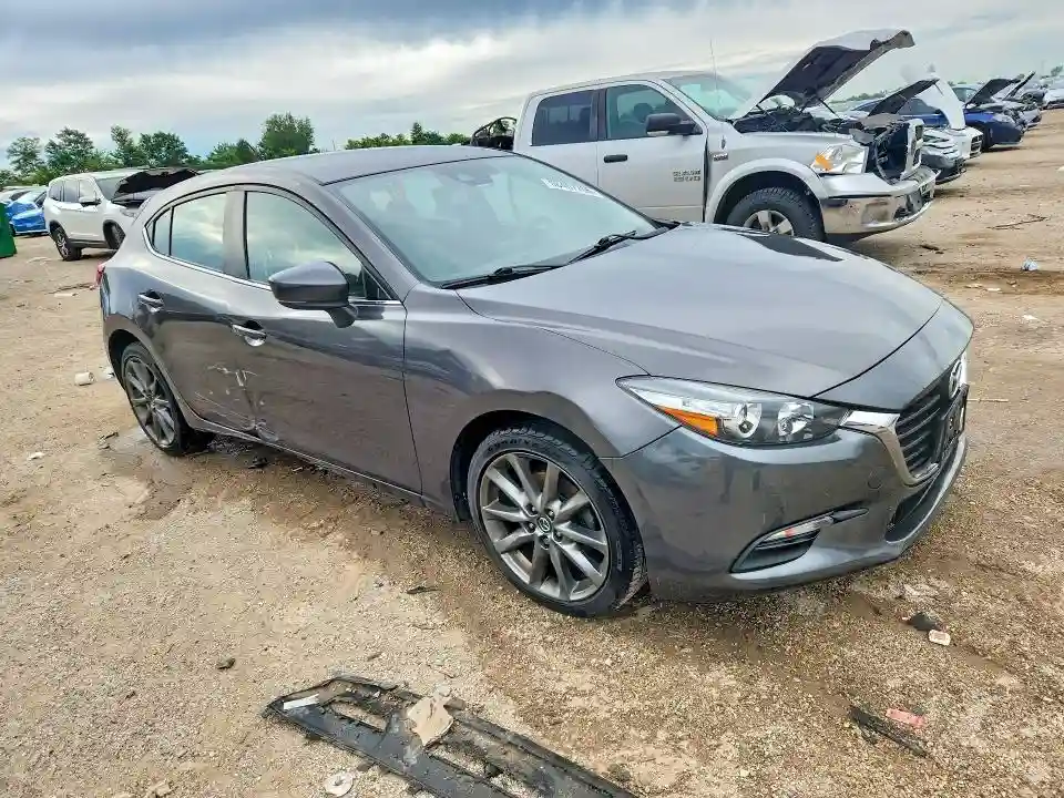 3MZBN1L37JM270005 2018 MAZDA 3-3
