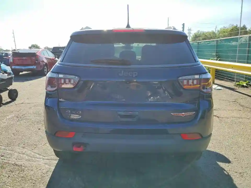 3C4NJDDB2JT234697 2018 JEEP COMPASS-5