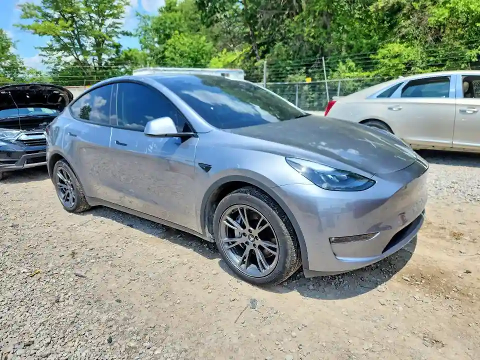 7SAYGAEE7RF209701 2024 TESLA MODEL Y-3
