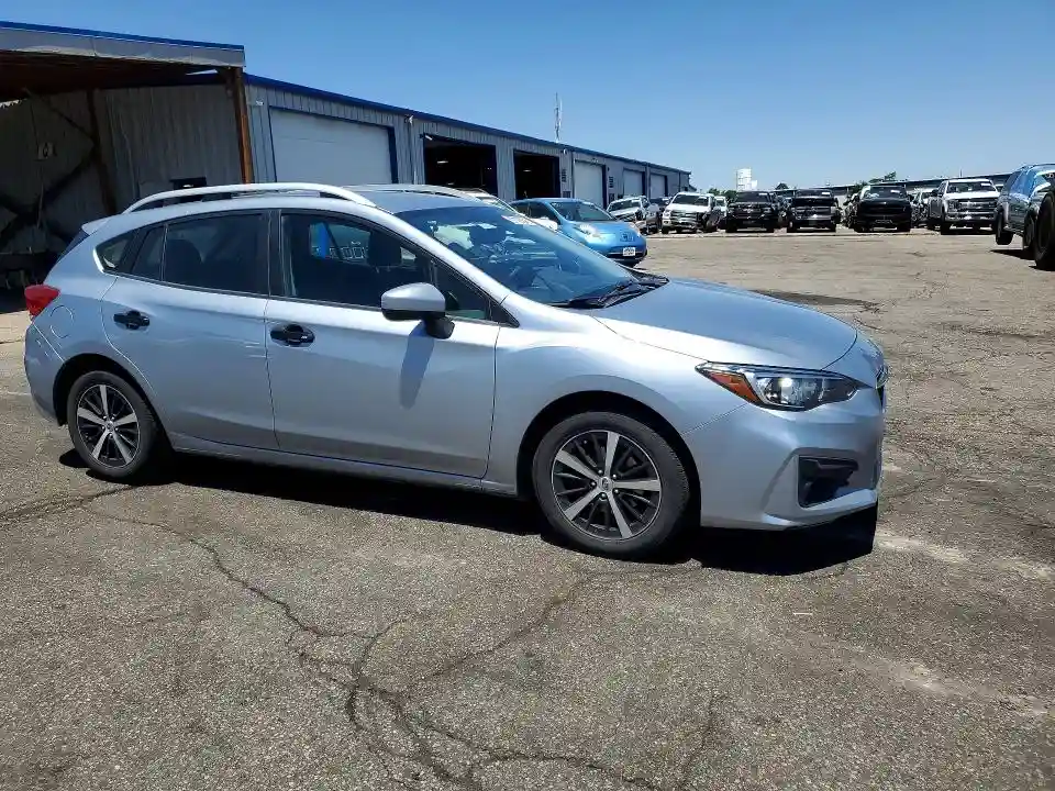 4S3GTAC65K3722884 2019 SUBARU IMPREZA-3