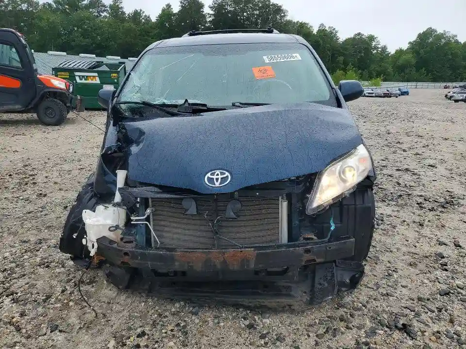 5TDKK3DC8BS045597 2011 TOYOTA SIENNA-4