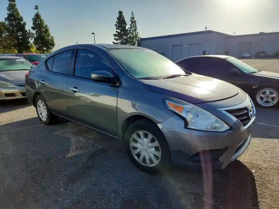 3N1CN7AP2JL885067 2018 NISSAN VERSA-3