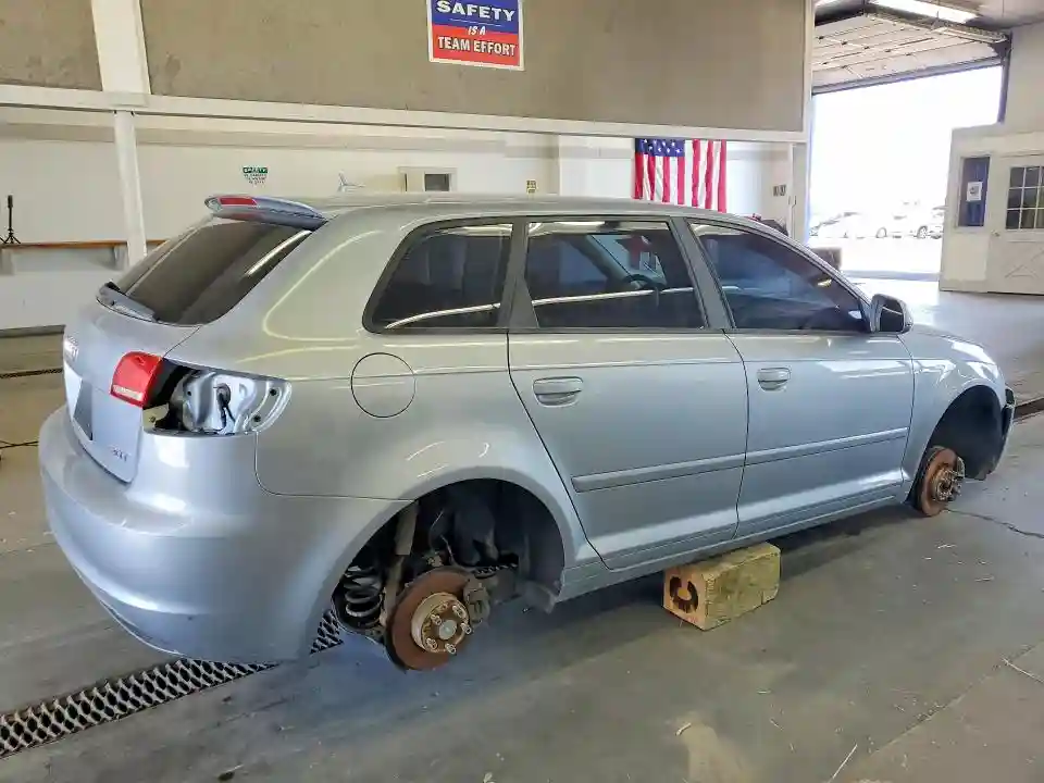 WAUBEBFM8AA106625 2010 AUDI A3-2