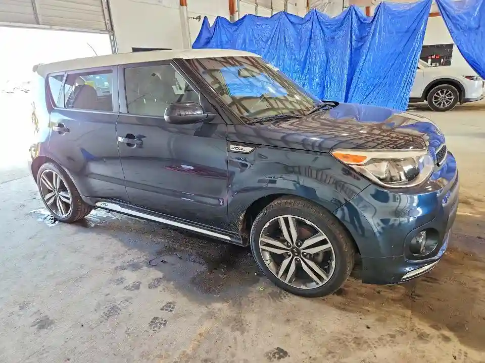 KNDJP3A54J7576985 2018 KIA SOUL-3