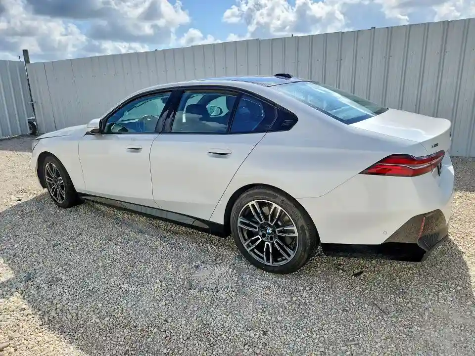 WBA53FJ09TCW44563 2026 BMW 5 SERIES-1