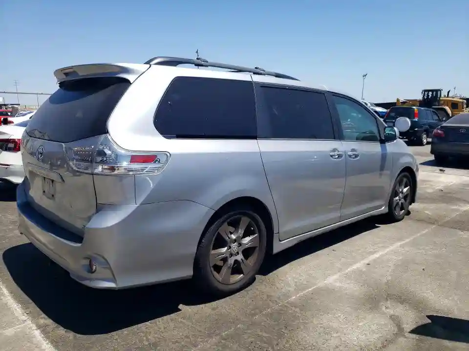 5TDXZ3DC5HS840598 2017 TOYOTA SIENNA-2