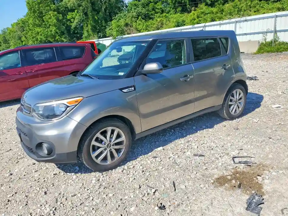 KNDJP3A55J7604180 2018 KIA SOUL-0
