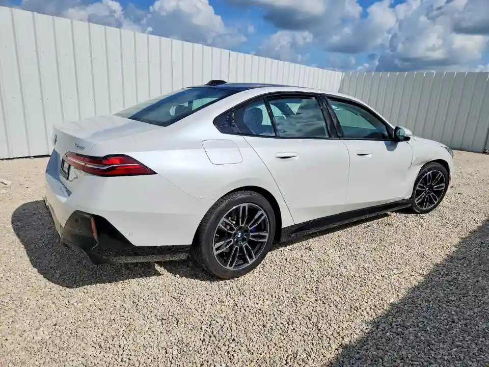 WBA53FJ09TCW44563 2026 BMW 5 SERIES-2