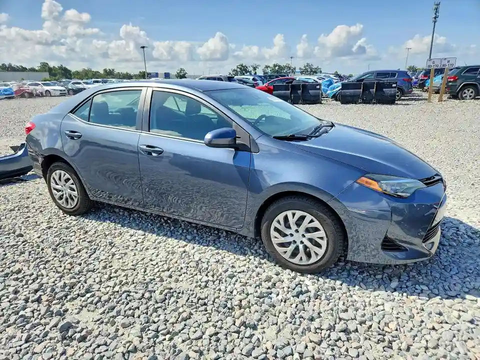 2T1BURHEXJC117061 2018 TOYOTA COROLLA-3