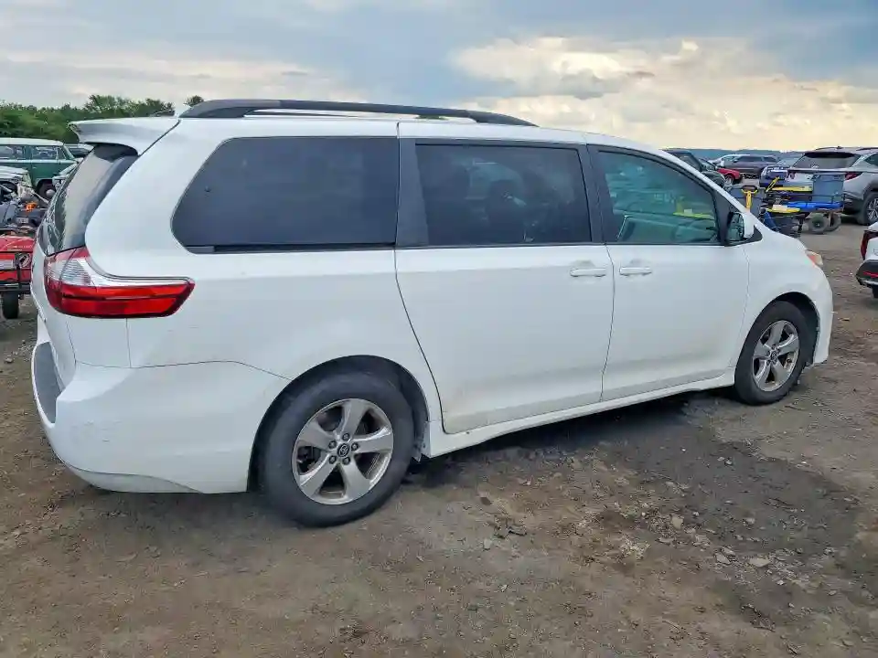 5TDKZ3DC4JS905246 2018 TOYOTA SIENNA-2