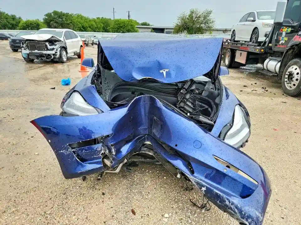 5YJ3E1EB3LF617185 2020 TESLA MODEL 3-4