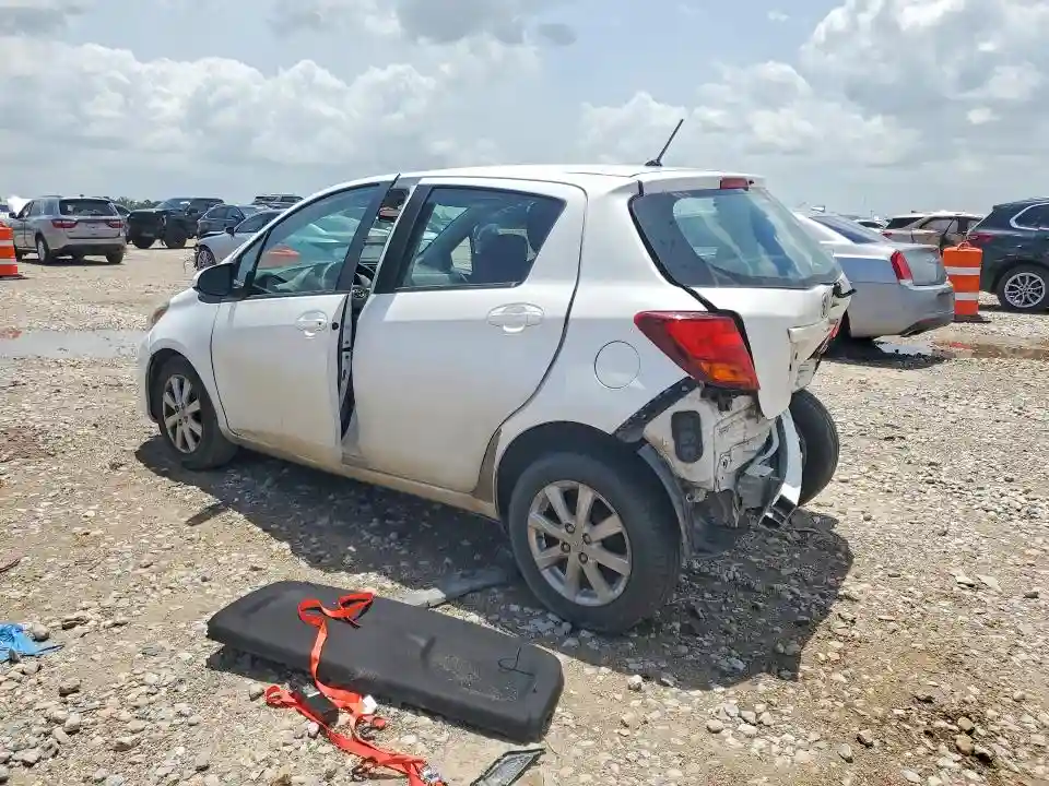 VNKKTUD37FA037813 2015 TOYOTA YARIS-1