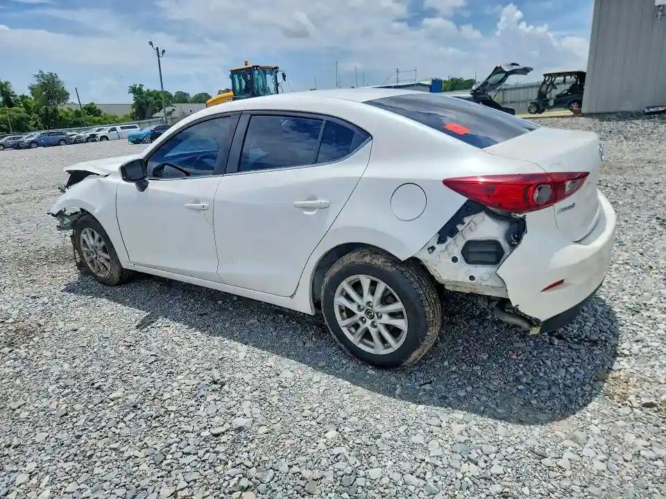 3MZBN1U76JM231388 2018 MAZDA 3-1