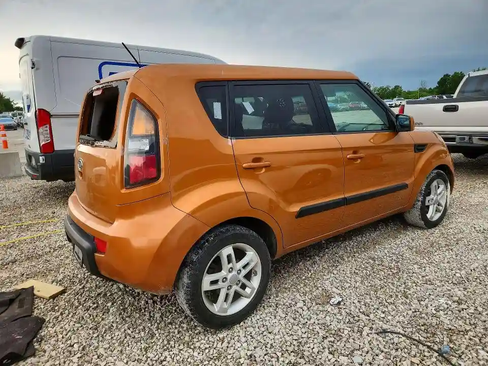 KNDJT2A21B7211063 2011 KIA SOUL-2