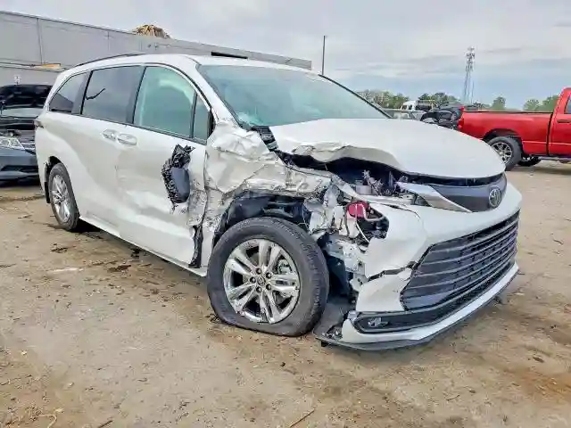 5TDYSKFC2TS251775 2026 TOYOTA SIENNA-3