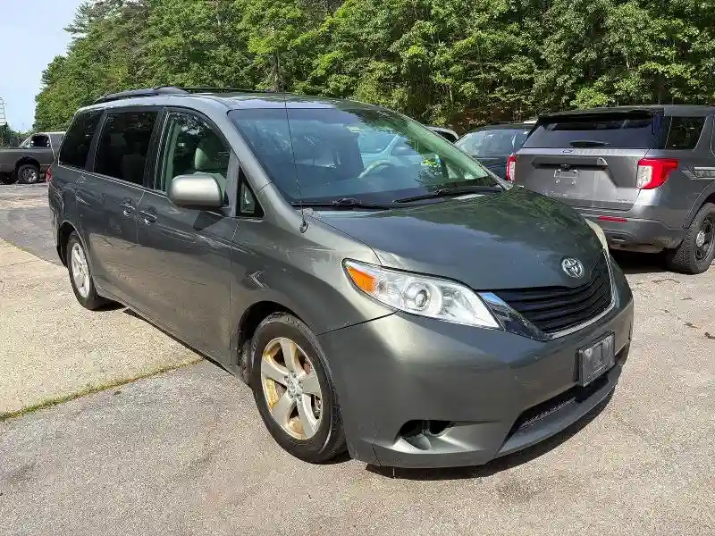 5TDKK3DC8CS240357 2012 TOYOTA SIENNA-0