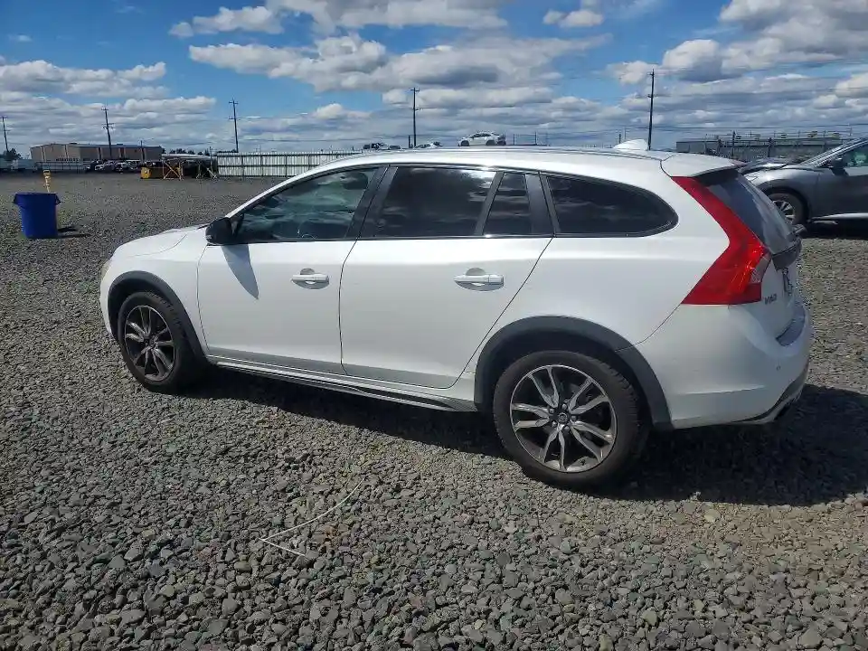 YV4612HK7F1001994 2015 VOLVO V60-1