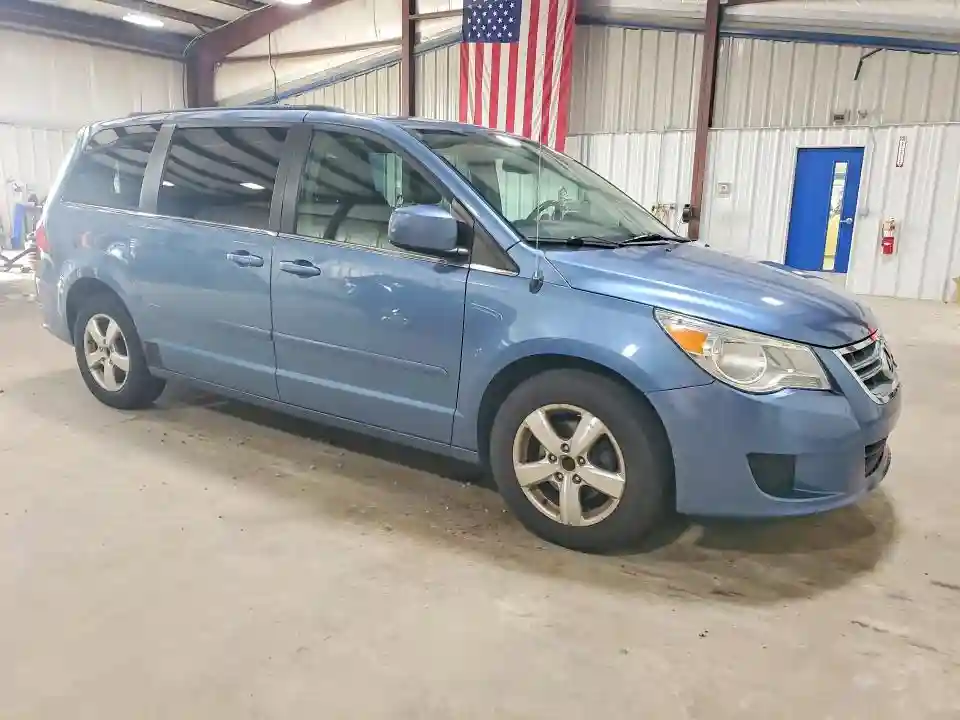 2V4RW3DG2BR738797 2011 VOLKSWAGEN ROUTAN-3