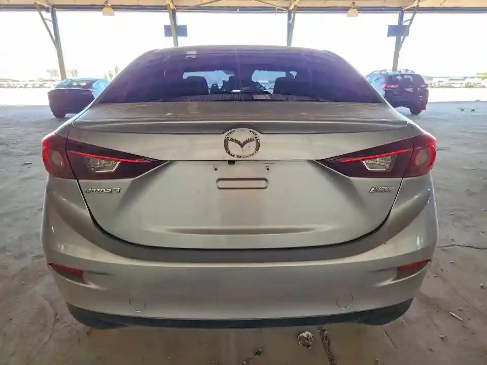 3MZBN1V30JM217577 2018 MAZDA 3-5