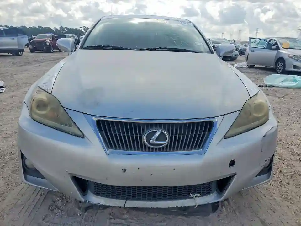 JTHBF5C24B5137299 2011 LEXUS IS-4