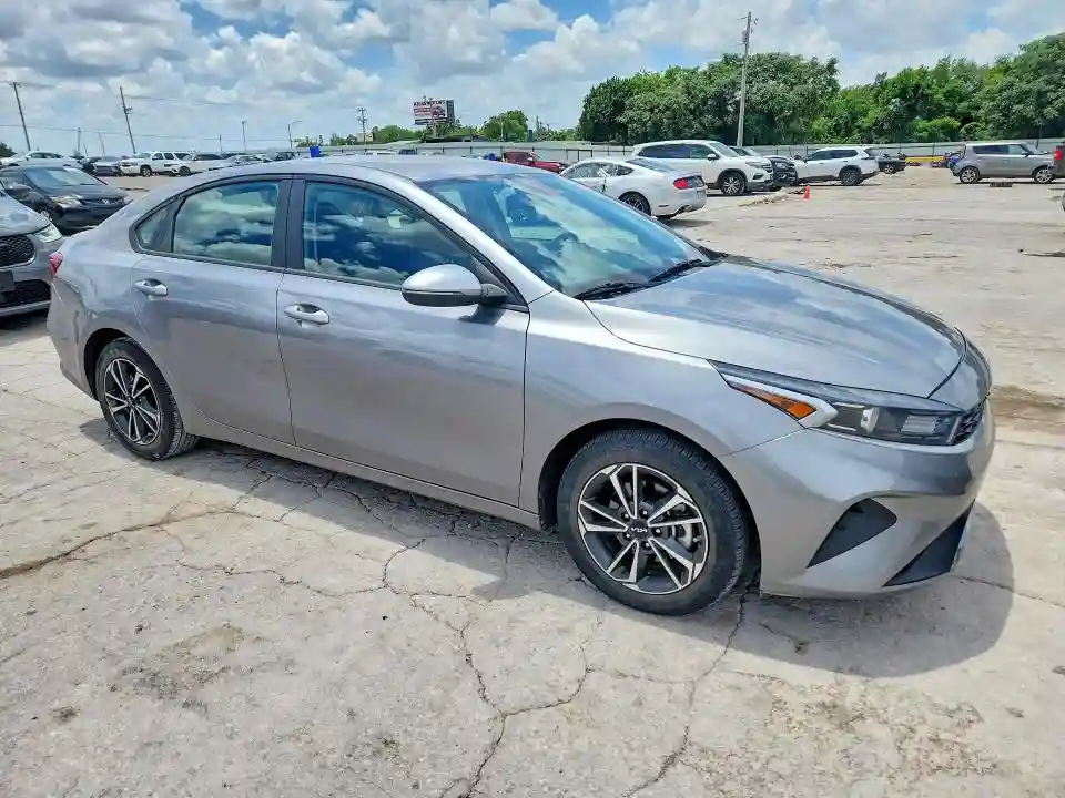 3KPF24AD7RE725306 2024 KIA FORTE-3