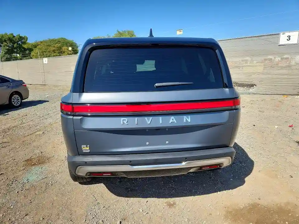 7PDSGABA4RN030708 2024 RIVIAN RIS-5