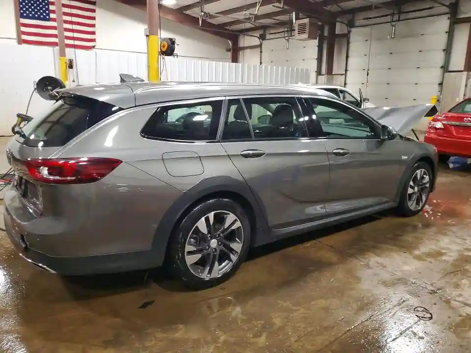 W04GV8SX9J1110768 2018 BUICK REGAL-2