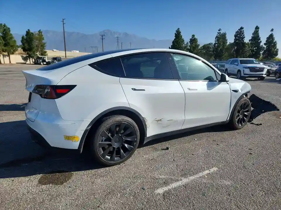 7SAYGDEE2NF439349 2022 TESLA MODEL Y-2