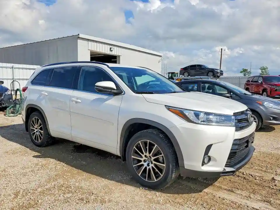 5TDJZRFH2JS813592 2018 TOYOTA HIGHLANDER-3