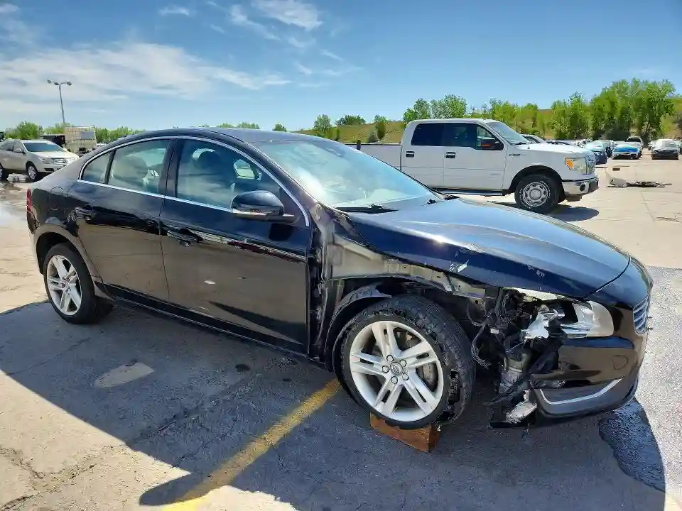 YV1612TK0F1360107 2015 VOLVO S60-3