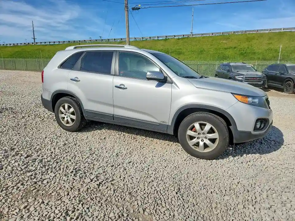 5XYKTDA6XCG219301 2012 KIA SORENTO-3