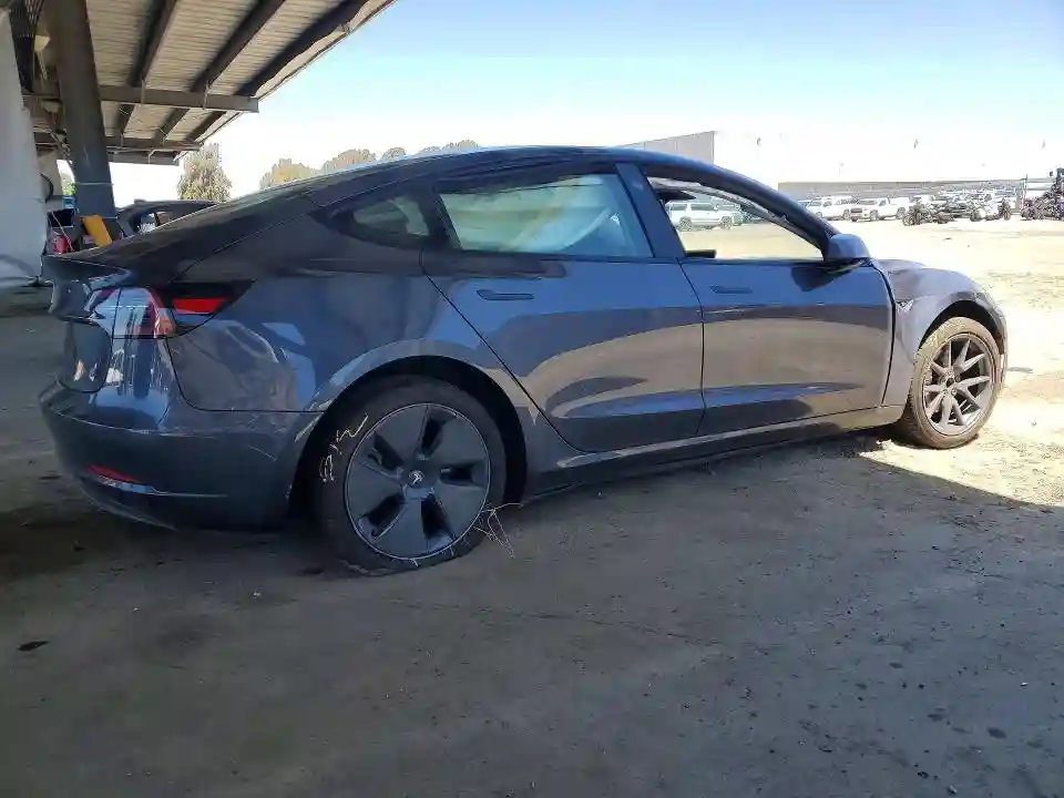 5YJ3E1EA4PF667025 2023 TESLA MODEL 3-2