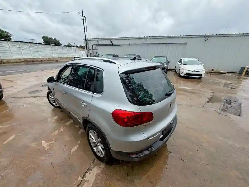 WVGRV7AX3HW506147 2017 VOLKSWAGEN TIGUAN-2