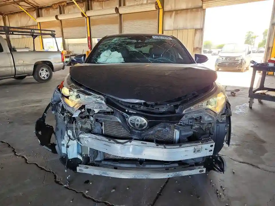 NMTKHMBX0JR034634 2018 TOYOTA C-HR-4