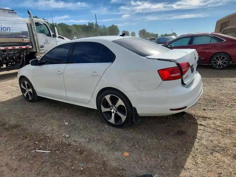 3VWD17AJ7FM259621 2015 VOLKSWAGEN JETTA-1