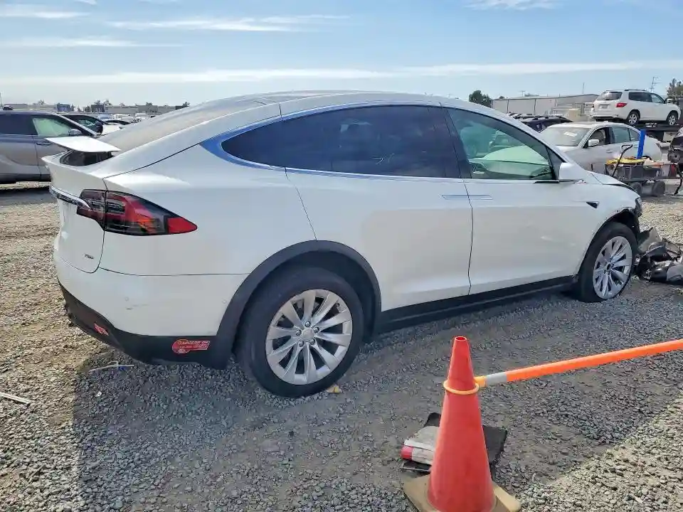 5YJXCBE27HF070152 2017 TESLA MODEL X-2