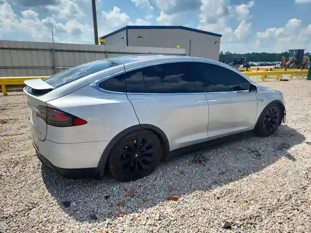 5YJXCAE25GF006121 2016 TESLA MODEL X-2