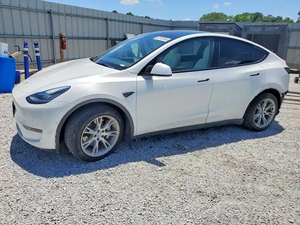 7SAYGDEE7NF327839 2022 TESLA MODEL Y-0