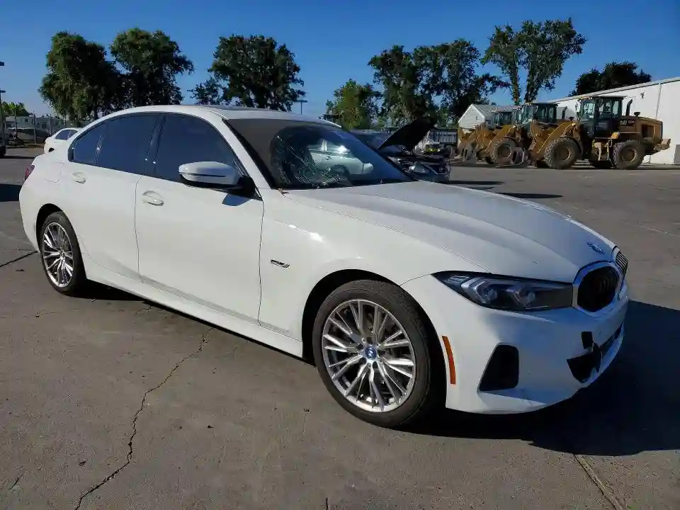 3MW39FS00P8C96654 2023 BMW 3 SERIES-3
