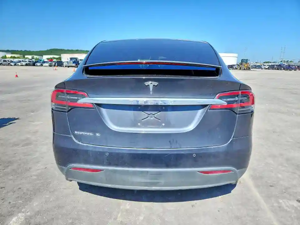 5YJXCAE20JF112872 2018 TESLA MODEL X-5