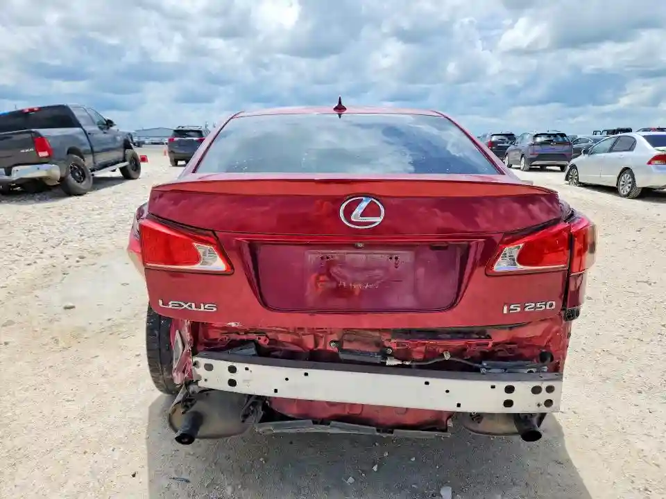 JTHBF5C22B5138757 2011 LEXUS IS-5