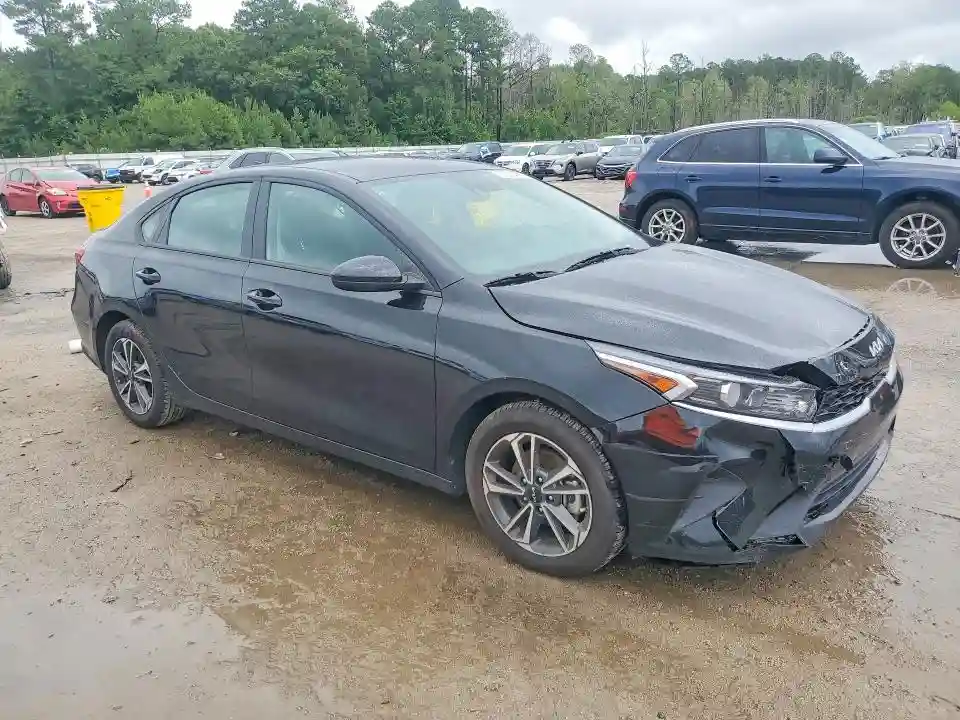 3KPF24AD8RE805682 2024 KIA FORTE LXS-3