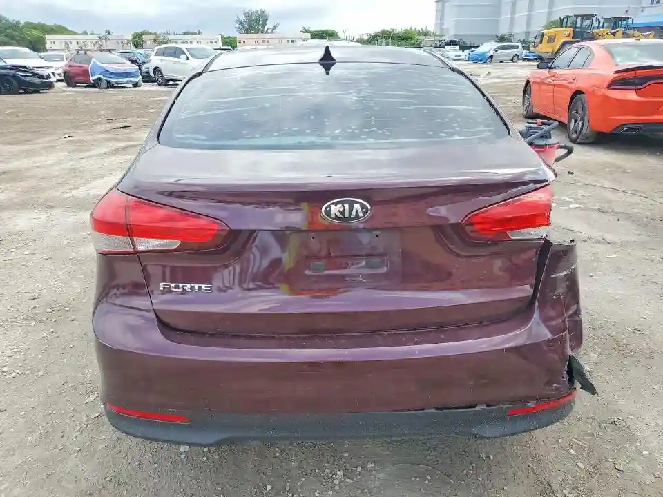 3KPFK4A71JE196692 2018 KIA FORTE-5