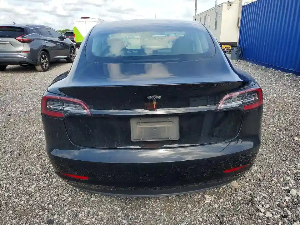 5YJ3E1EA3PF456298 2023 TESLA MODEL 3-5