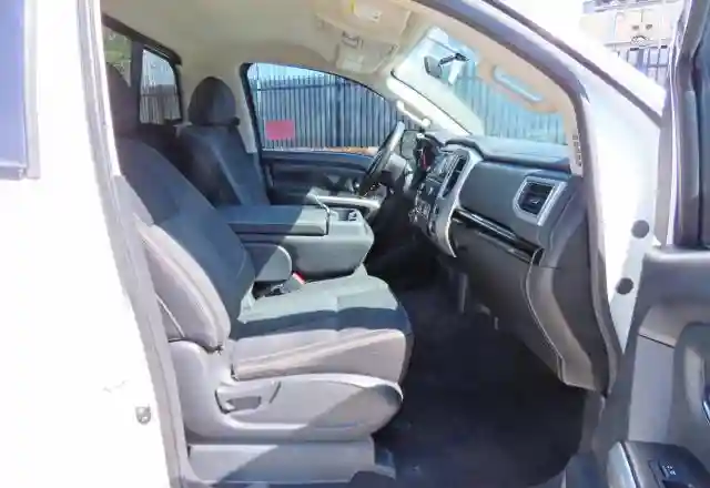 1N6AA1R87HN548279 2017 NISSAN TITAN-4