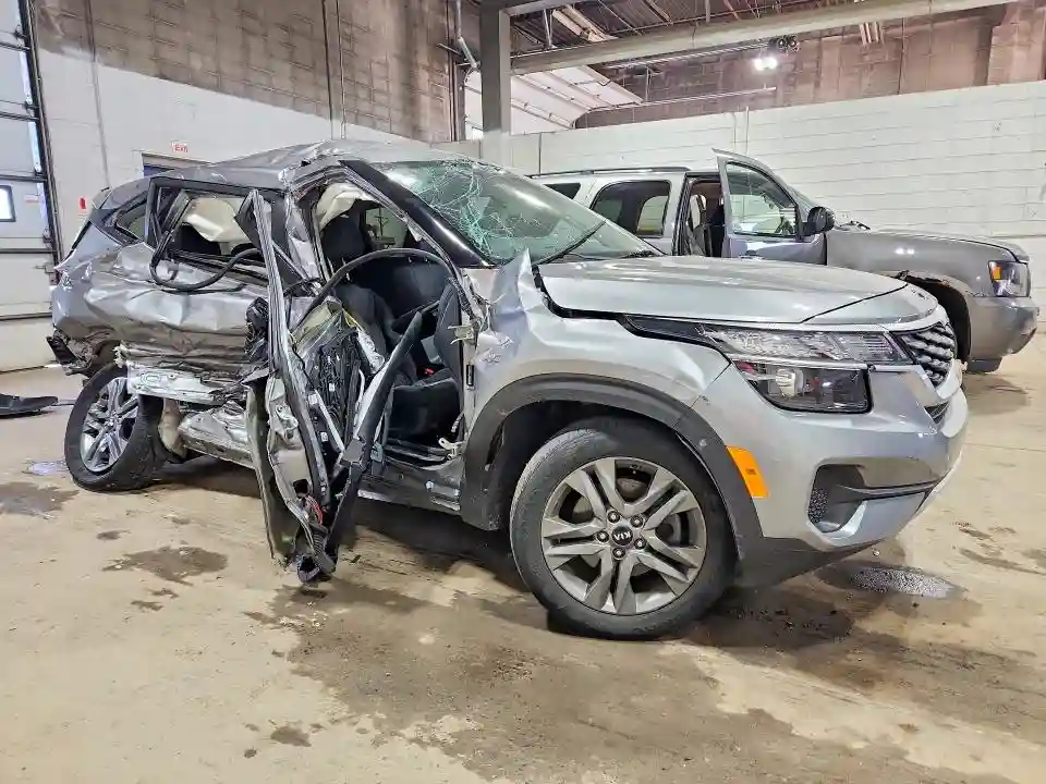 KNDEPCAA0M7221007 2021 KIA SELTOS-3