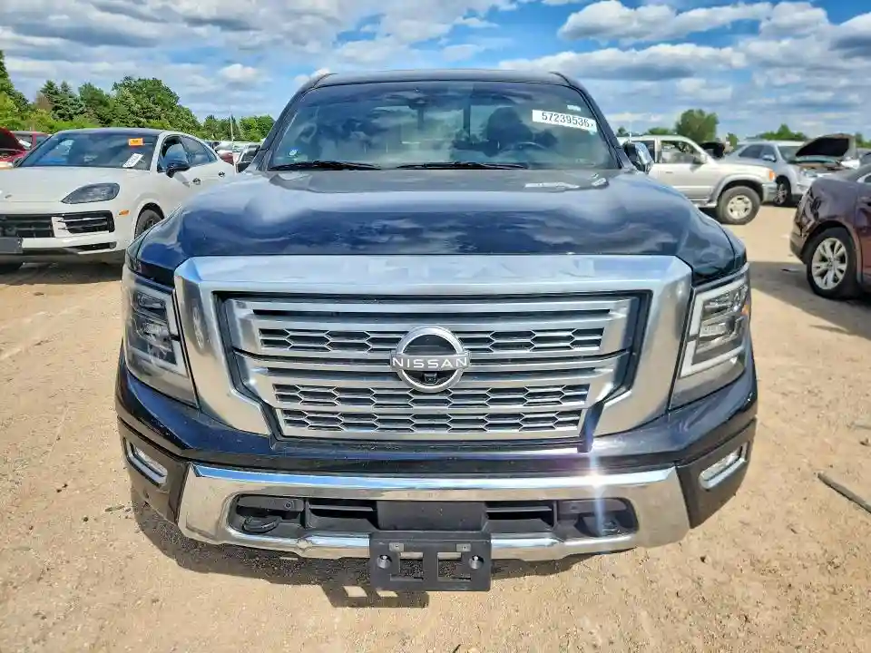 1N6AA1ED8PN113594 2023 NISSAN TITAN-4