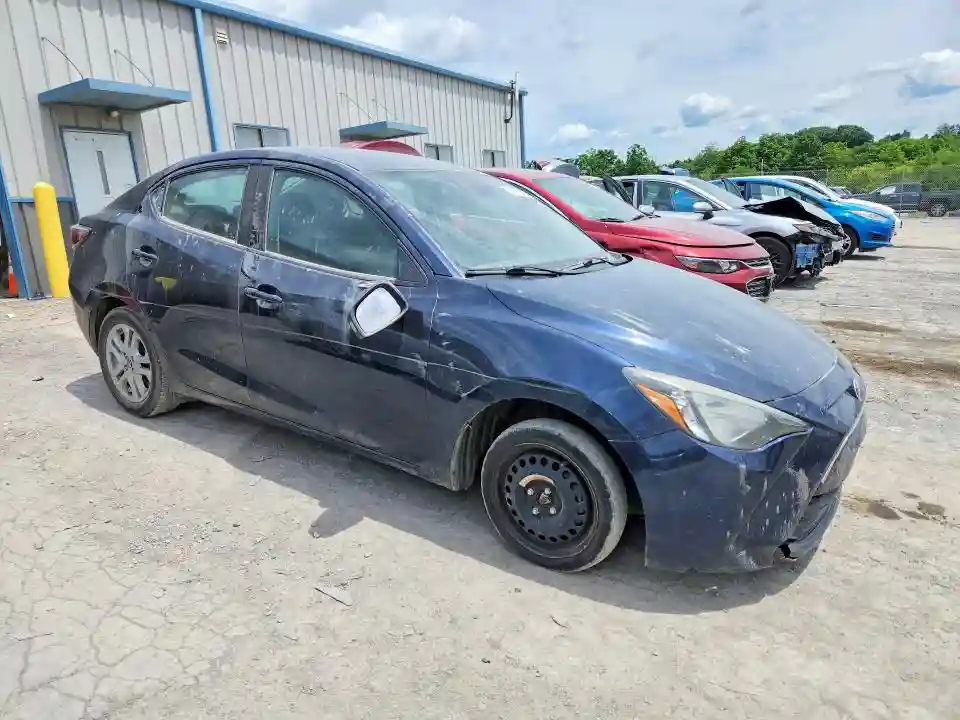 3MYDLBYV0HY191118 2017 TOYOTA YARIS-3