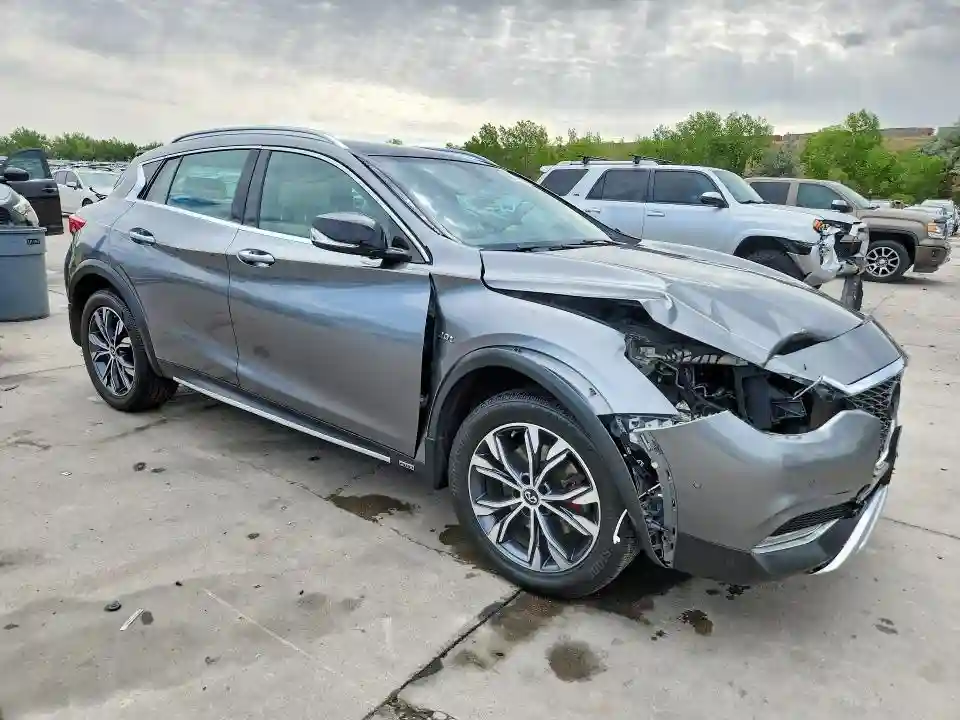 SJKCH5CR8HA035756 2017 INFINITI QX30-3